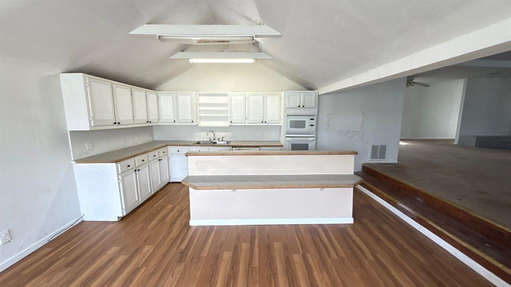 201 E Hubbard Street - Photo 9