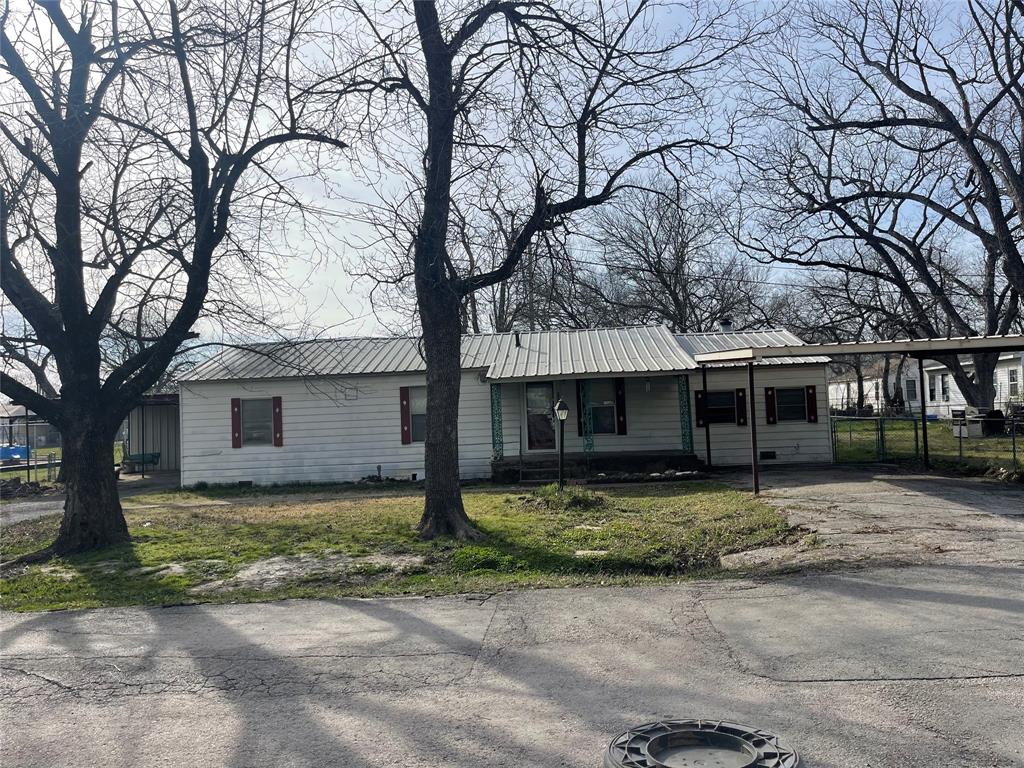 406 S Austin Street - Photo 1