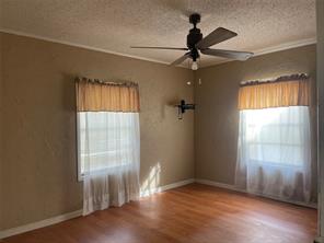 406 S Austin Street - Photo 4