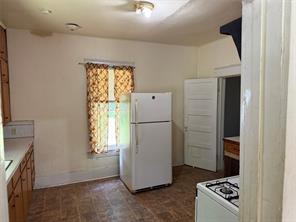 215 Bell Street - Photo 9