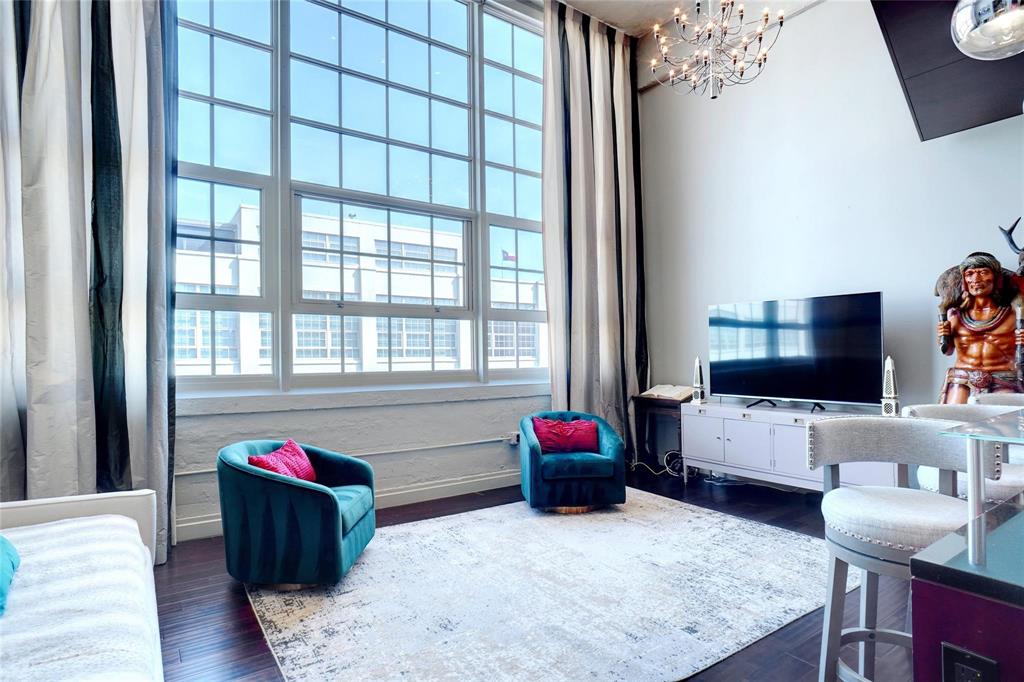 2600 W 7th Street - Photo 1