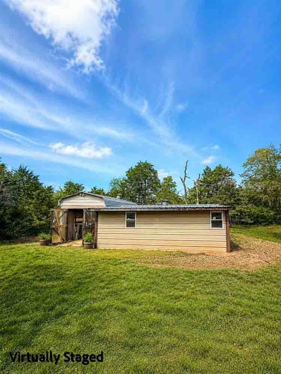 1007 Private Road 2002 - Photo 4