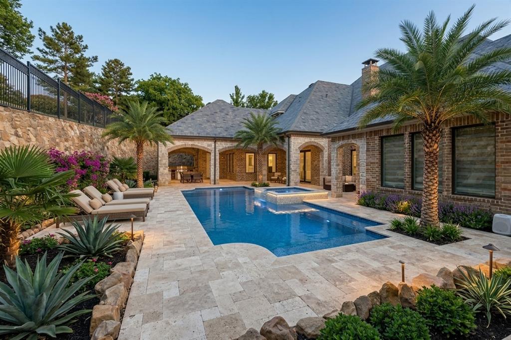 1116 Excalibur Boulevard - Photo 3