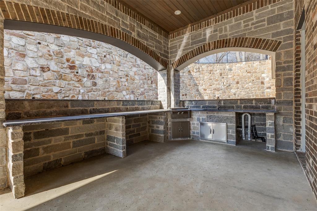 1116 Excalibur Boulevard - Photo 39