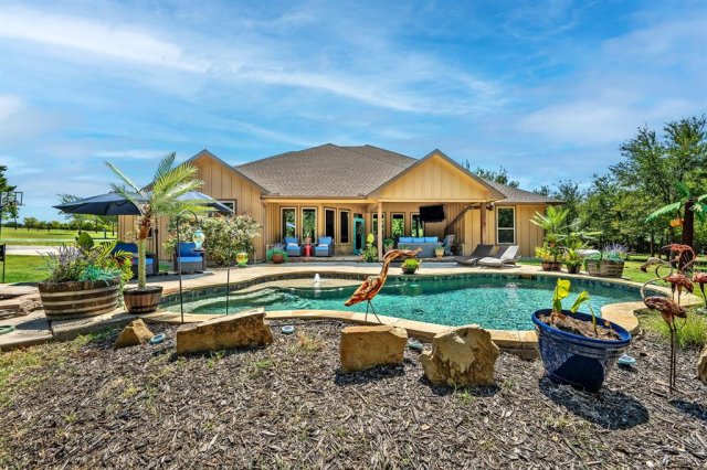 1011 Red Road