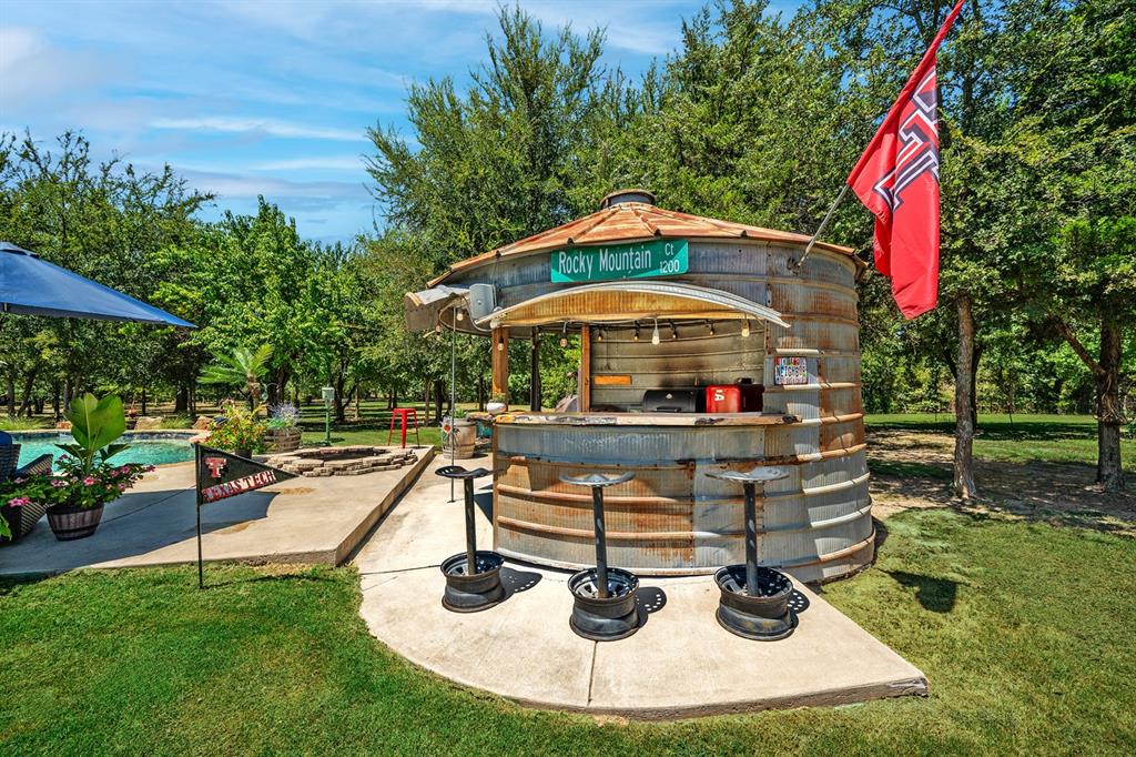 1011 Red Road - Photo 29