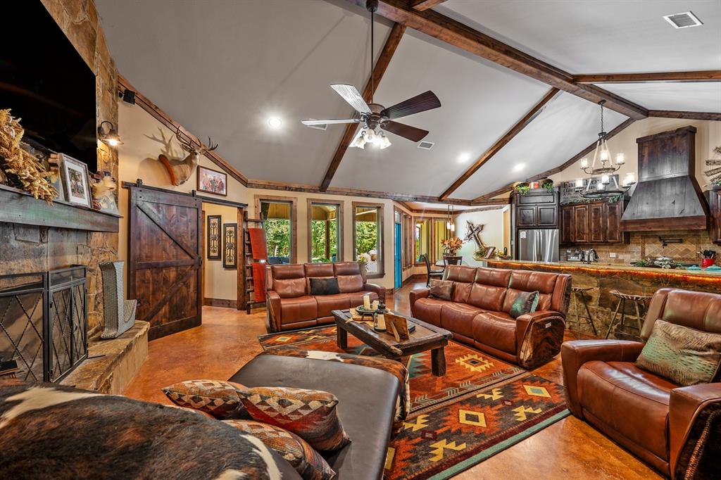 1011 Red Road - Photo 3