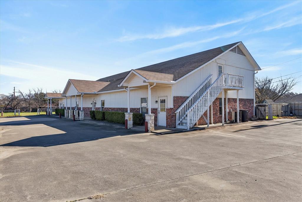 611 W Spring Valley Road - Photo 1