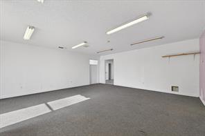 611 W Spring Valley Road - Photo 17