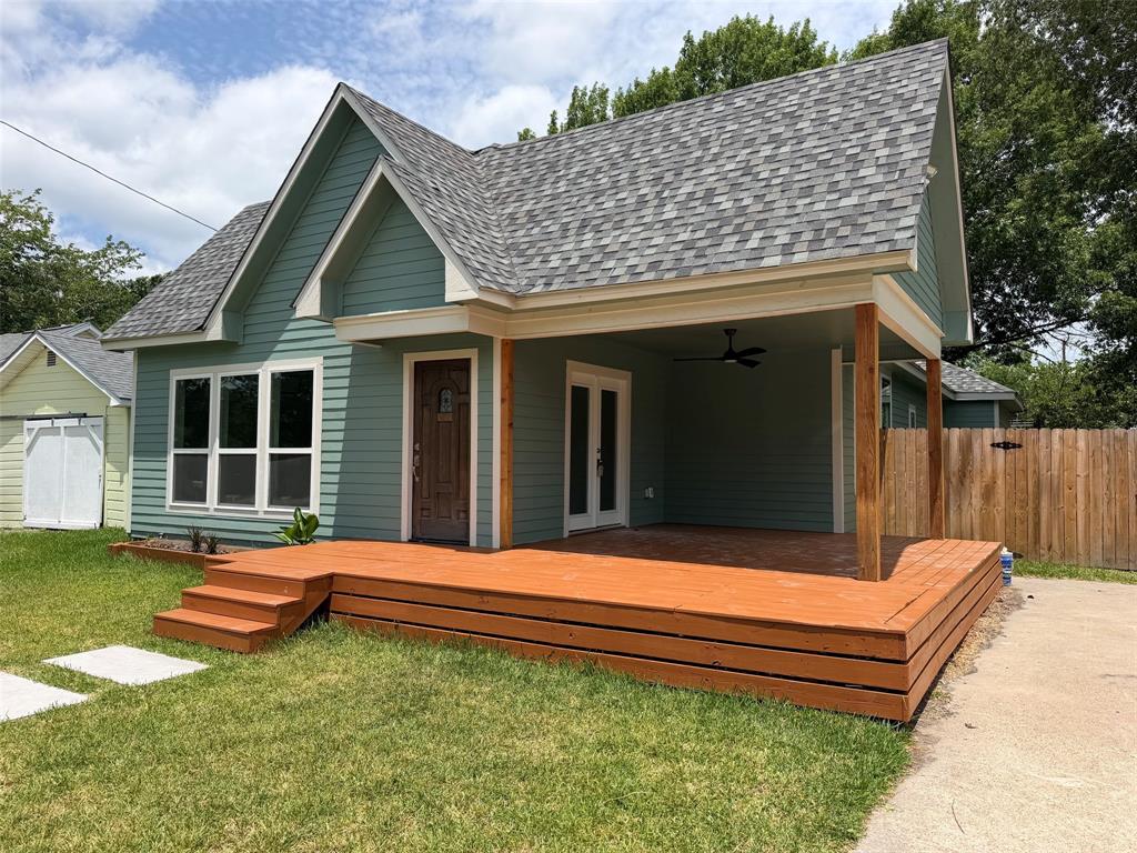 405 E 9th Street - Photo 1