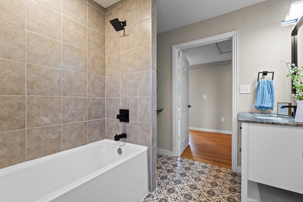 405 E 9th Street - Photo 17