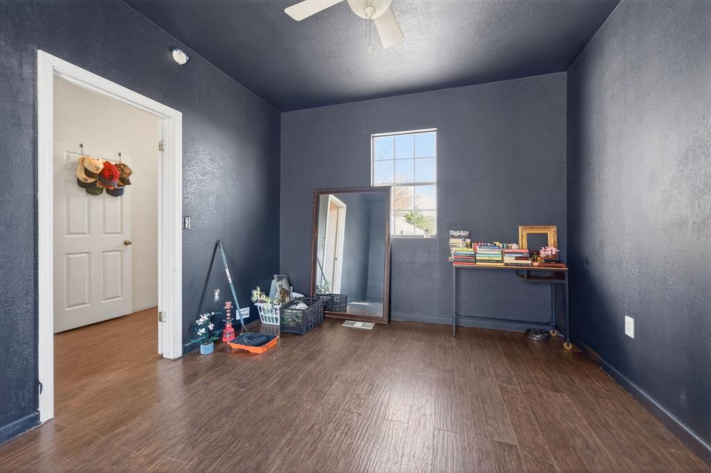 607 Bethpage Avenue - Photo 24