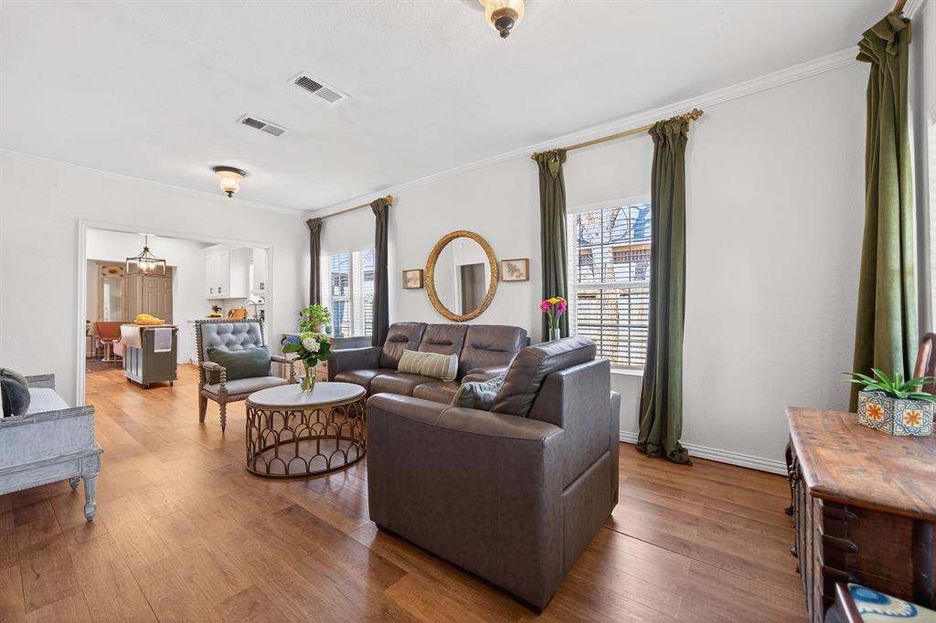 607 Bethpage Avenue - Photo 3
