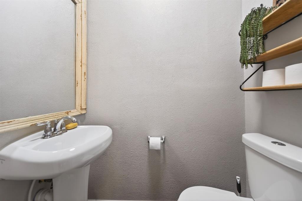 607 Bethpage Avenue - Photo 33