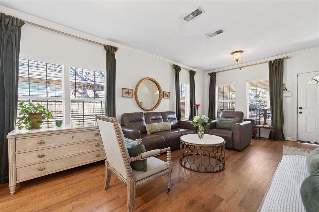 607 Bethpage Avenue - Photo 5