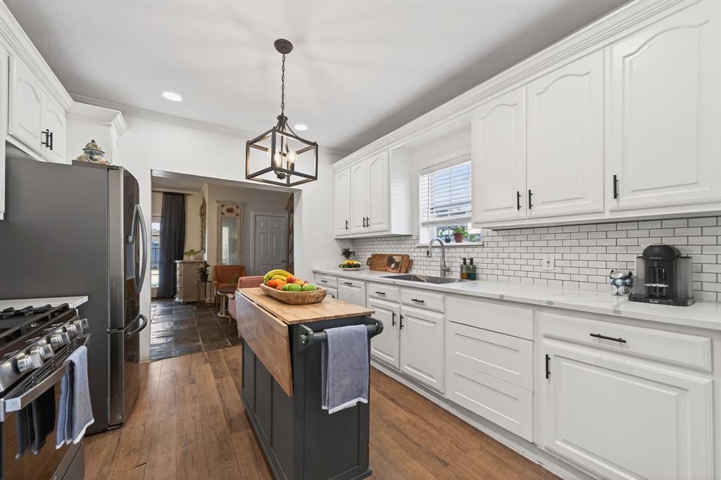 607 Bethpage Avenue - Photo 6