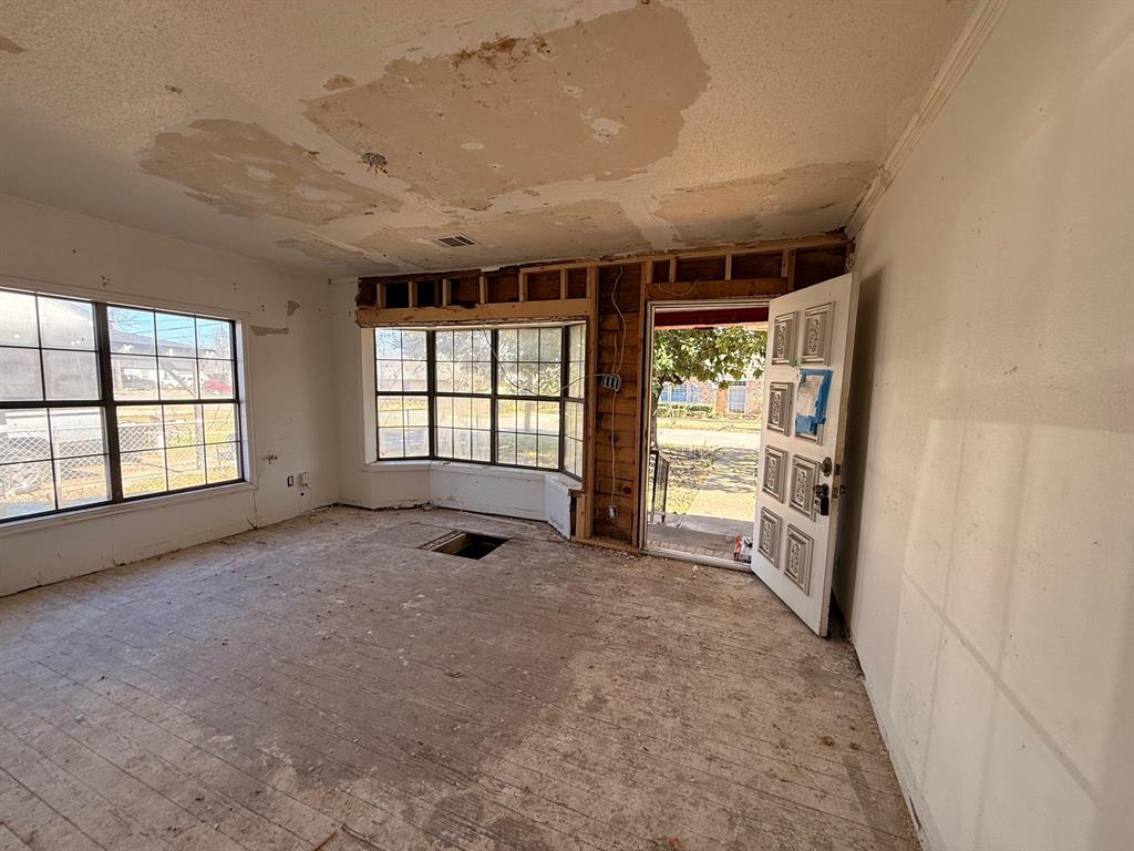 714 S Medora Street - Photo 2
