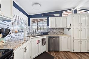 212 Sunray Street - Photo 15