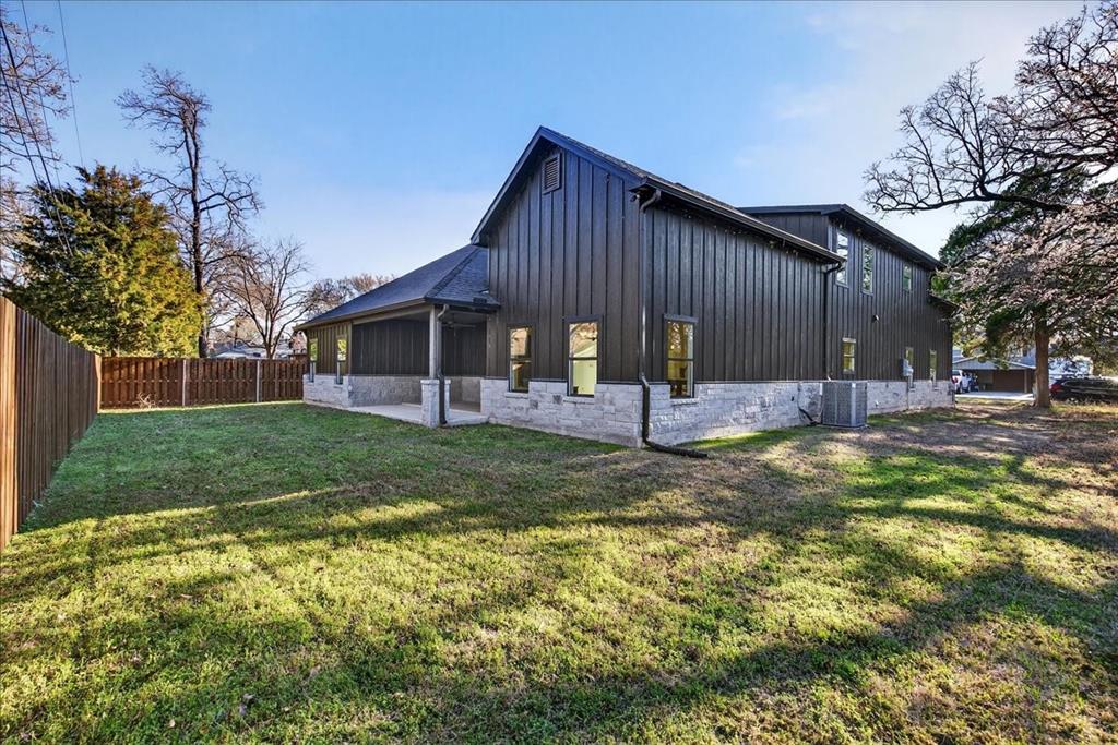 114 Castlewood Road - Photo 1