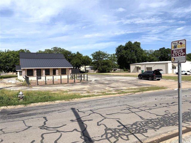 900 N Broughton Street
