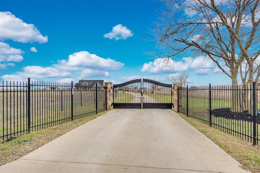 360 Forreston Road - Photo 4