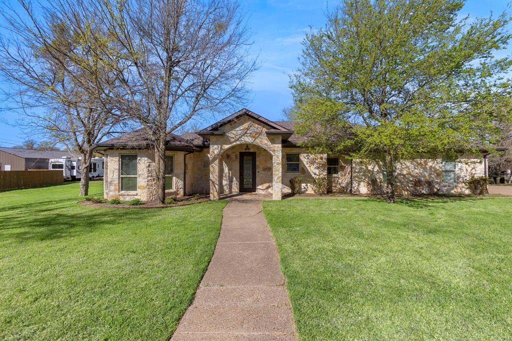 139 Saddlewood - Photo 1