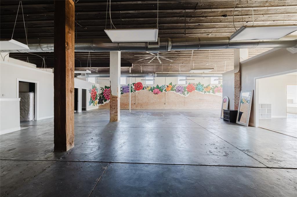 200 W 8th Street - Photo 10