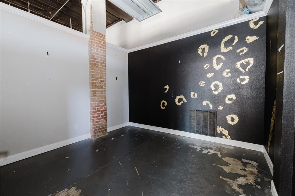 200 W 8th Street - Photo 11