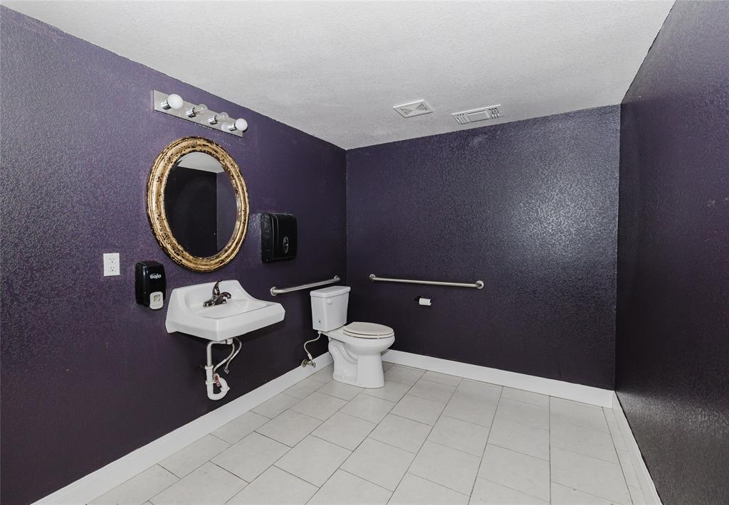 200 W 8th Street - Photo 12