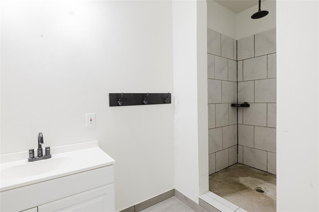 200 W 8th Street - Photo 15