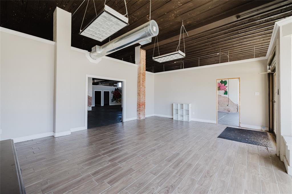 200 W 8th Street - Photo 4
