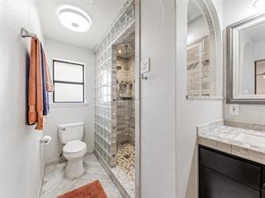 303 E 6th Street - Photo 14