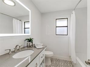 303 E 6th Street - Photo 18