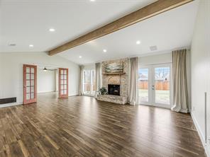 303 E 6th Street - Photo 4