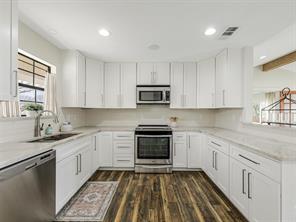 303 E 6th Street - Photo 8