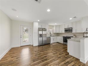 303 E 6th Street - Photo 9