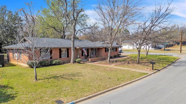 709 Hurstview Drive