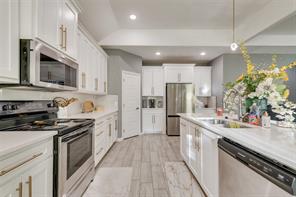 4225 Elkins Avenue - Photo 10