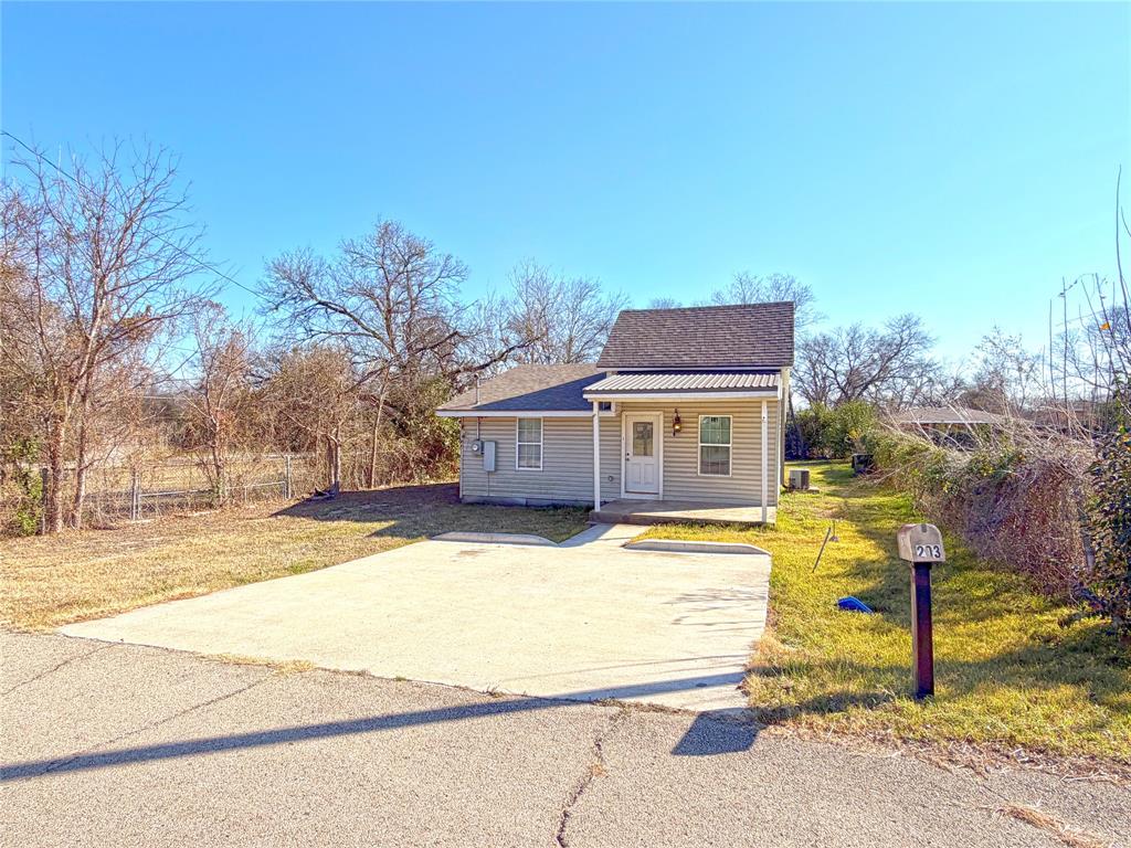 203 W Nolan Street - Photo 1