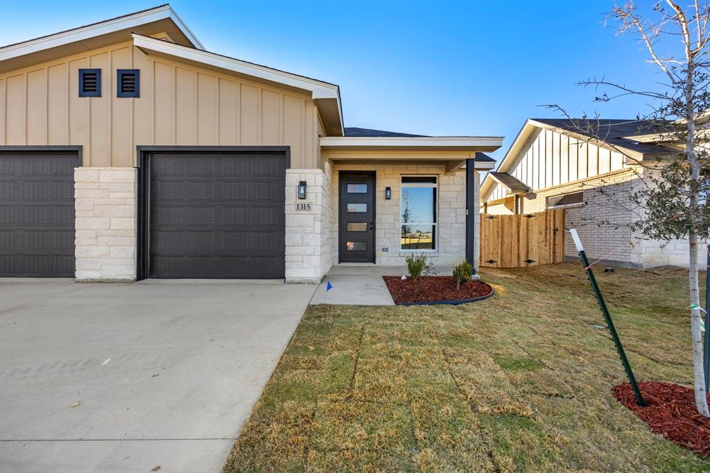 1315 Lone Pine Way - Photo 1