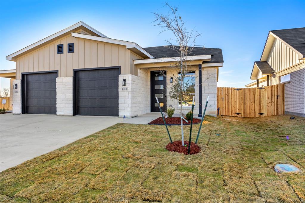 1315 Lone Pine Way - Photo 2