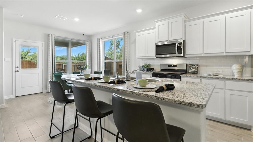 612 HARVEY Street - Photo 2