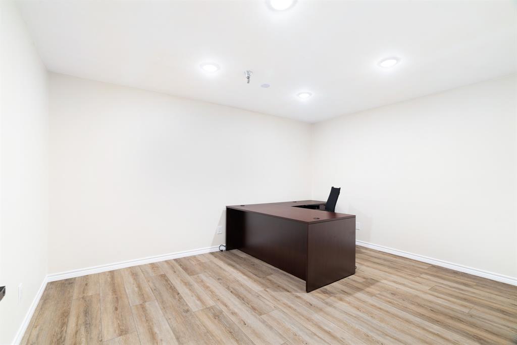 3790 Lamar Avenue - Photo 12