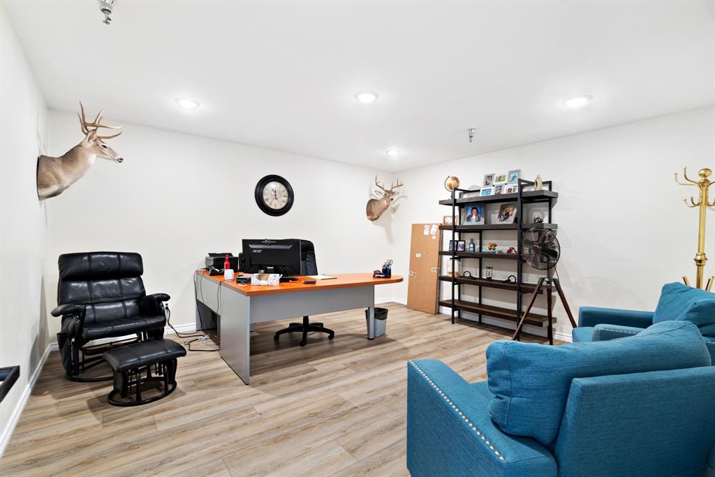 3790 Lamar Avenue - Photo 5