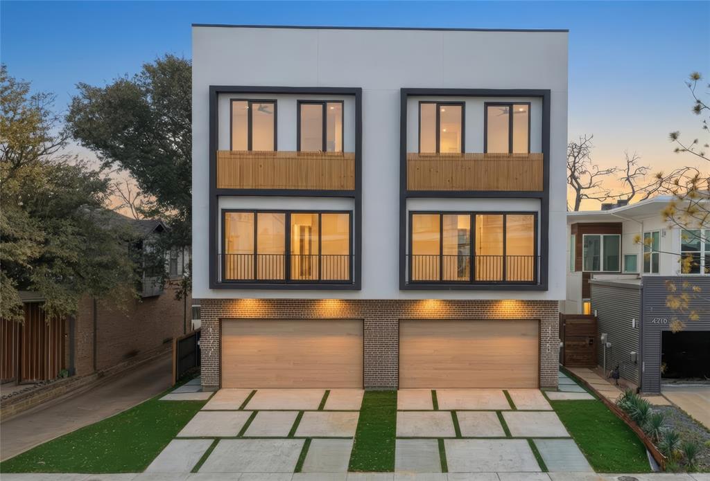 4220 MUNGER Avenue - Photo 1