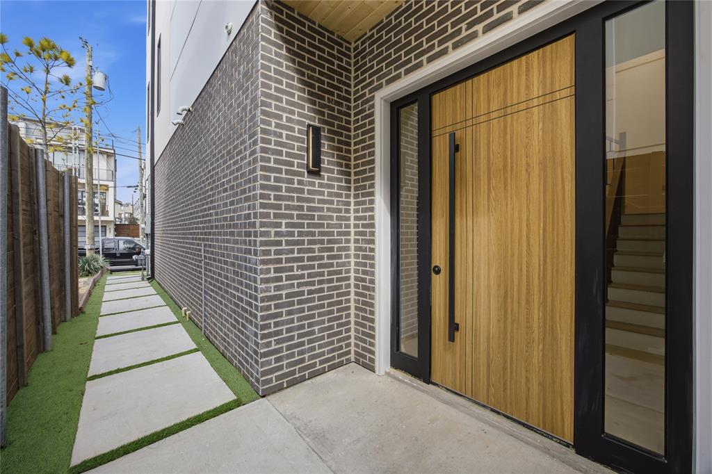 4220 MUNGER Avenue - Photo 2