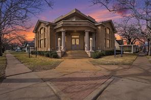 700 Elm Street - Photo 2