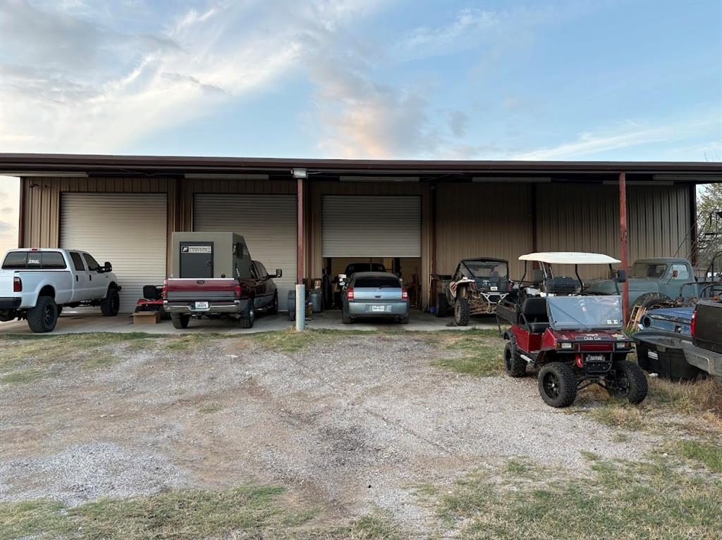 4690 E Fm 1187 - Photo 9