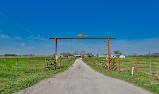 3511 S Interstate 35