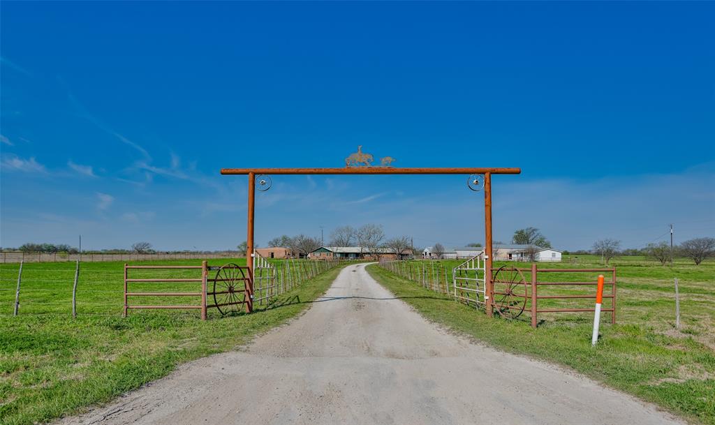 3511 S Interstate 35 - Photo 1